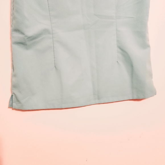 FIGS | Women's Teal Blue V- Neck Three Pocket Scrubs Top (Size Small) - Picture 11 of 12